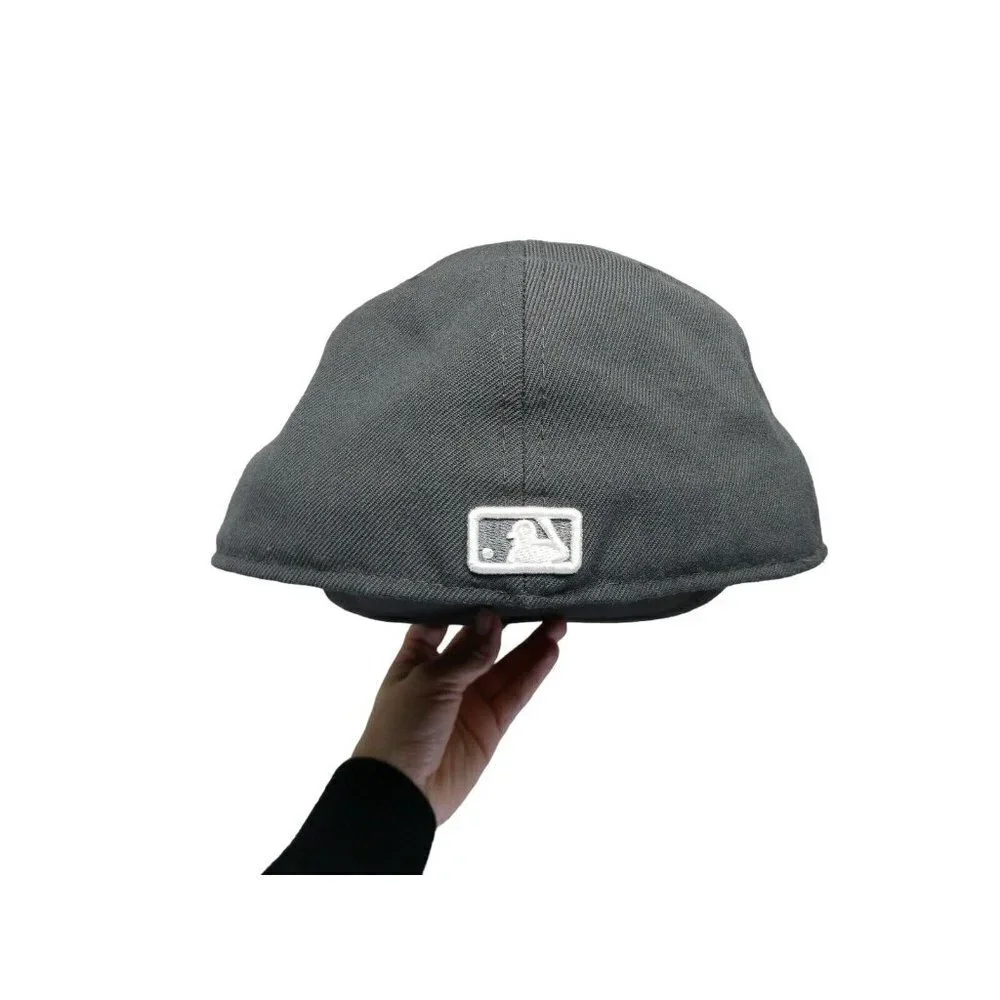 New Era New York Yankees Dark Grey Family‎ Crest Logo Hat 59Fifty Fitted 7 5/8
